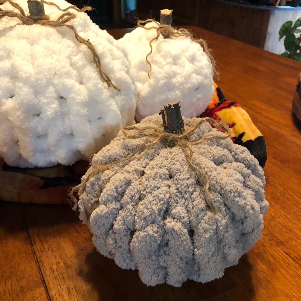 Chunky Knit Pumpkins - Picture 4 of 9